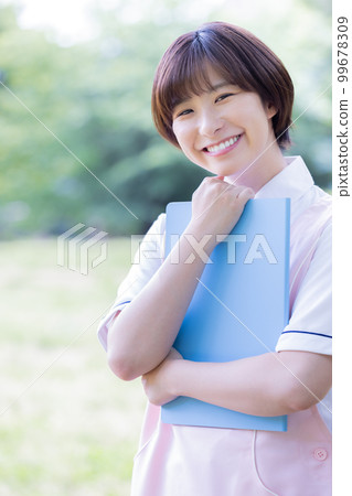 護理照護照護者肖像 99678309