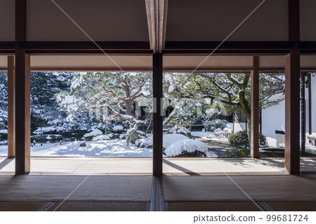 Tendai sect Shoren-in Monzeki Garden view from Kachoden (Higashiyama Ward, Kyoto City) Tendai sect Shoren-in Monzeki Garden view from Kachoden (Higashiyama Ward, Kyoto City) 99681724