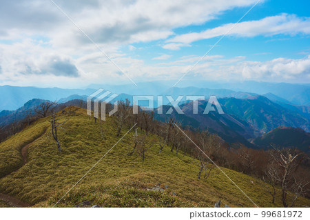 Scenery seen from the mountain trail of Mt. Shakagatake, Nara Prefecture 99681972