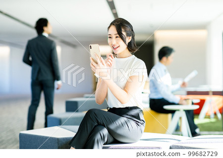 在工作場所工作的婦女拍攝合作：LINK FOREST 99682729