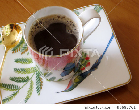 Beauty coffeecup standing on wooden table with dark tasty coffee Beauty coffeecup standing on wooden table with dark tasty coffee 99683761