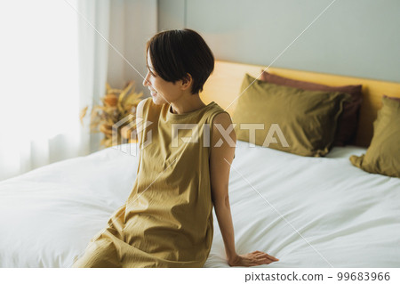 臥室裡的女人》 臥室裡的女人》 99683966