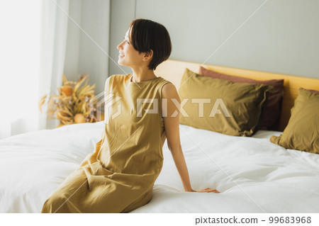 臥室裡的女人》 臥室裡的女人》 99683968