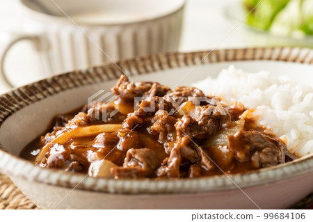 Beef sirloin hayashi rice with slowly stewed tomatoes 99684106