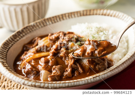Beef sirloin hayashi rice with slowly stewed tomatoes 99684123