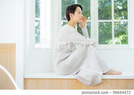 中年女性皮膚護理 99684872