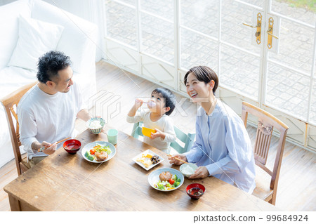 家庭餐桌 99684924