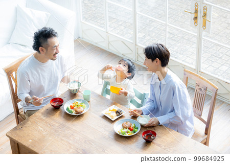 家庭餐桌 99684925