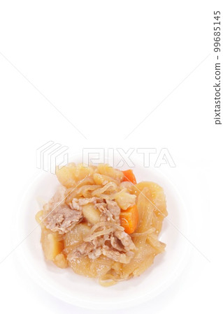 Nikujaga，豬肉，土豆，煮菜，洋蔥，明亮的背景 99685145