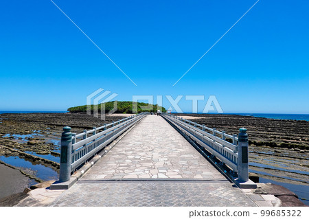 Yayoi Bridge connecting mainland Kyushu and Aoshima (Miyazaki City, Miyazaki Prefecture) Yayoi Bridge connecting mainland Kyushu and Aoshima (Miyazaki City, Miyazaki Prefecture) 99685322