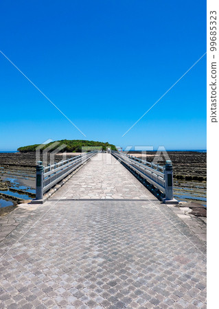 Yayoi Bridge connecting mainland Kyushu and Aoshima (Miyazaki City, Miyazaki Prefecture) 99685323