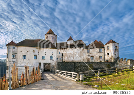Main building in Burghausen Castle, Germany Main building in Burghausen Castle, Germany 99686525