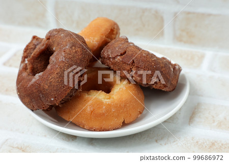 Donuts, bread, pastries, bread, sweets, desserts, food, sweets, snacks, sweets Donuts, bread, pastries, bread, sweets, desserts, food, sweets, snacks, sweets 99686972