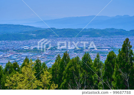 春季從神奈川縣秦野市菜花台展望台西南側的景色（秦野市、淺間山、妙城岳等） 99687788