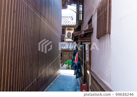 [Important Preservation District for Groups of Traditional Buildings] Tomo-cho: Scenery of an alley in early autumn, part 2, Fukuyama City, Hiroshima Prefecture 99688246