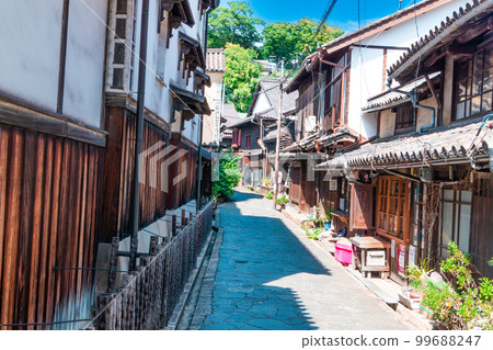 [Important Preservation District for Groups of Traditional Buildings] Tomo-cho: Scenery of an alley in early autumn, part 3, Fukuyama City, Hiroshima Prefecture 99688247