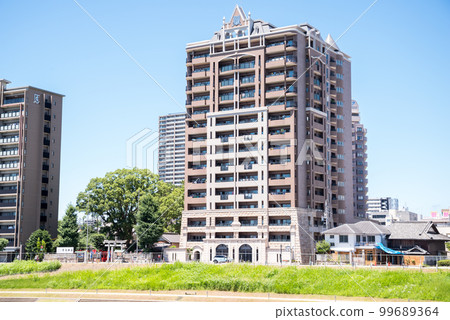 [Otogawa] Condominiums and shrines along the river 99689364