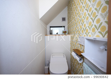 獨立屋廁所（位於樓梯下） 99690642