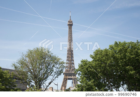 The Eiffel Tower seen from around Quai Branly on the banks of the Seine in the 7th arrondissement of Paris 99690746