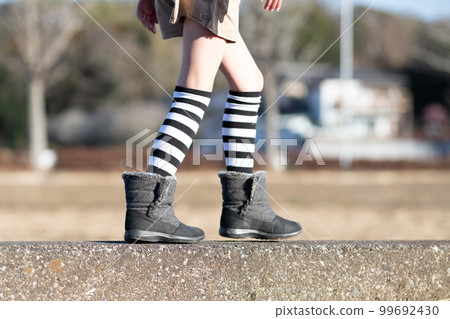 Children's foot walking 99692430