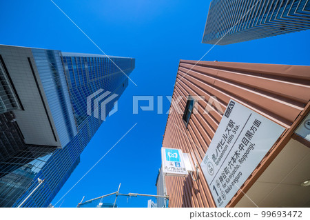 日本東京城市景觀 Toranomon Hills 站塔（Toranomon Hills 站）和入口 A1 99693472