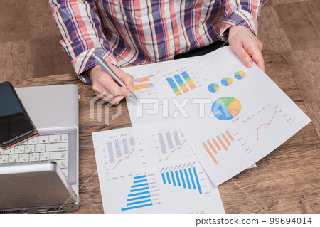 [一個在家工作的女人] 99694014