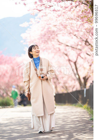 女人,相機,旅行,櫻花,觀光,河津櫻花,相機女孩,數碼相機,旅遊景點,旅行,旅遊勝地,女孩旅行,獨自旅行 女人,相機,旅行,櫻花,觀光,河津櫻花,相機女孩,數碼相機,旅遊景點,旅行,旅遊勝地,女孩旅行,獨自旅行 99696817