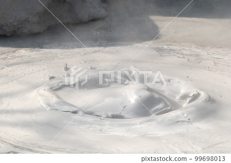Earth art? Beppu Priest Hell 99698013