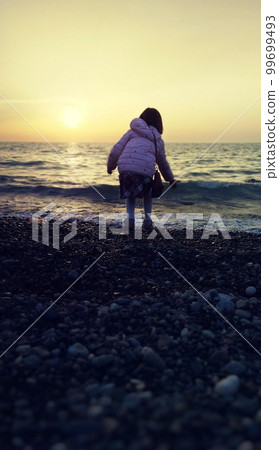 Little girl at the beach Little girl at the beach 99699493