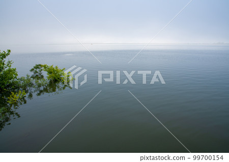 Lake Yanaka Watarase Reservoir Early morning scenery Lake Yanaka Watarase Reservoir Early morning scenery 99700154