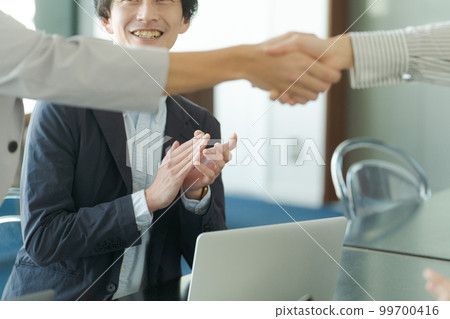 Part cut of the person who shakes hands Part cut of the person who shakes hands 99700416