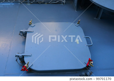 Escort ship door hatch 99701170