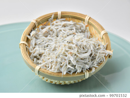 Whitebait Fried in a Pot 99701532