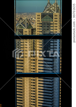 從窗戶看到的新宿市 99701635