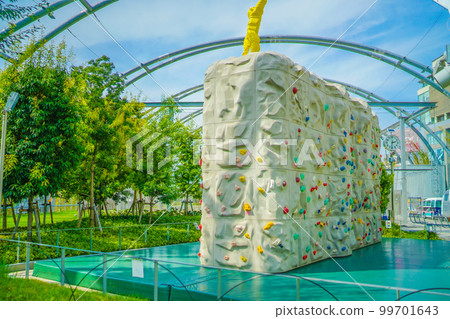 climbing wall (bouldering) climbing wall (bouldering) 99701643