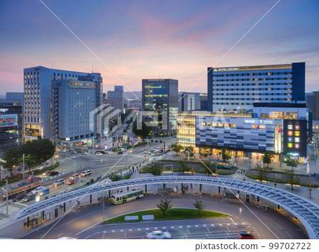 富山_富山站南旋轉的壯麗夜景 富山_富山站南旋轉的壯麗夜景 99702722
