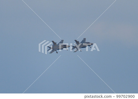 隱身戰機F-35A編隊飛行 隱身戰機F-35A編隊飛行 99702900