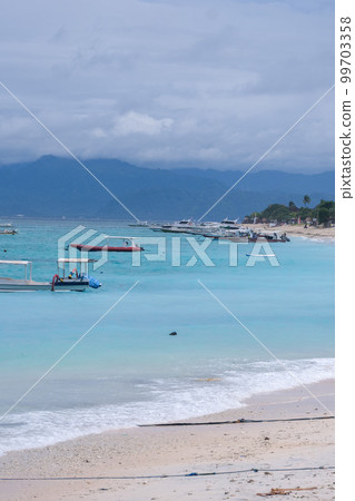 藍夢島Jungbatu村海。從巴厘島乘坐高速船30分鐘的離島 藍夢島Jungbatu村海。從巴厘島乘坐高速船30分鐘的離島 99703358