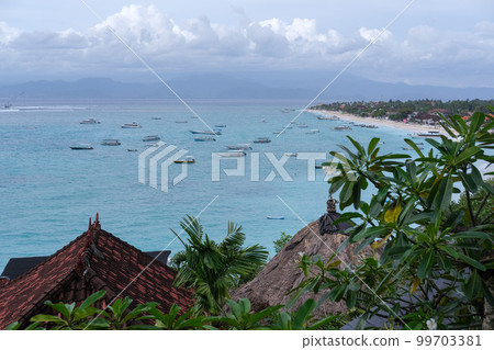 藍夢島Jungbatu村海。從巴厘島乘坐高速船30分鐘的離島 藍夢島Jungbatu村海。從巴厘島乘坐高速船30分鐘的離島 99703381