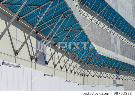 拆除現場的牽牛花和隔音板 99703558