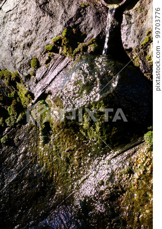 城市污水排放滴入河模式 99703776