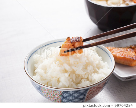 Saikyo-yaki salmon and rice 99704284