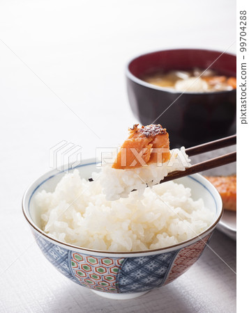 Saikyo-yaki salmon and rice 99704288