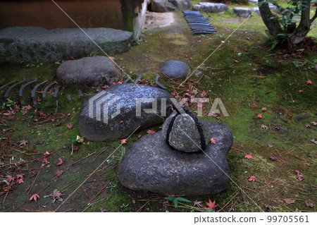 A tea room with a stopping stone (Nagoya Castle, Nagoya City, Aichi Prefecture) A tea room with a stopping stone (Nagoya Castle, Nagoya City, Aichi Prefecture) 99705561