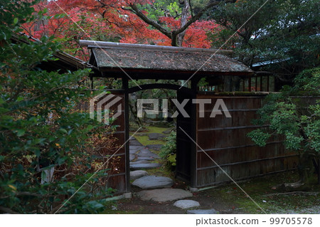 Tea room during autumn leaves (Nagoya Castle, Nagoya City, Aichi Prefecture) Tea room during autumn leaves (Nagoya Castle, Nagoya City, Aichi Prefecture) 99705578