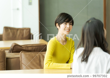Women who talk Women who talk 99707302