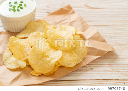 potato chips with sour cream 99708748