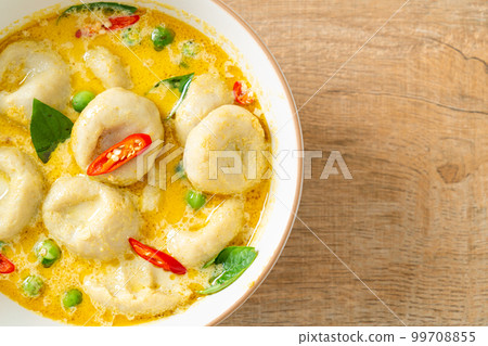 Green curry soup with Fish ball 99708855