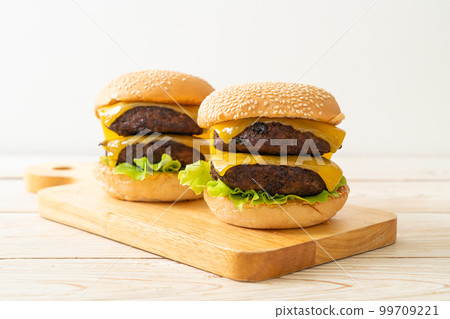 hamburger or beef burgers with cheese 99709221