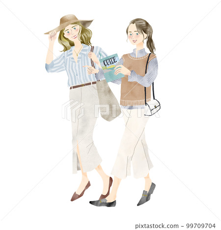 兩個女人邊看旅遊指南邊觀光 99709704
